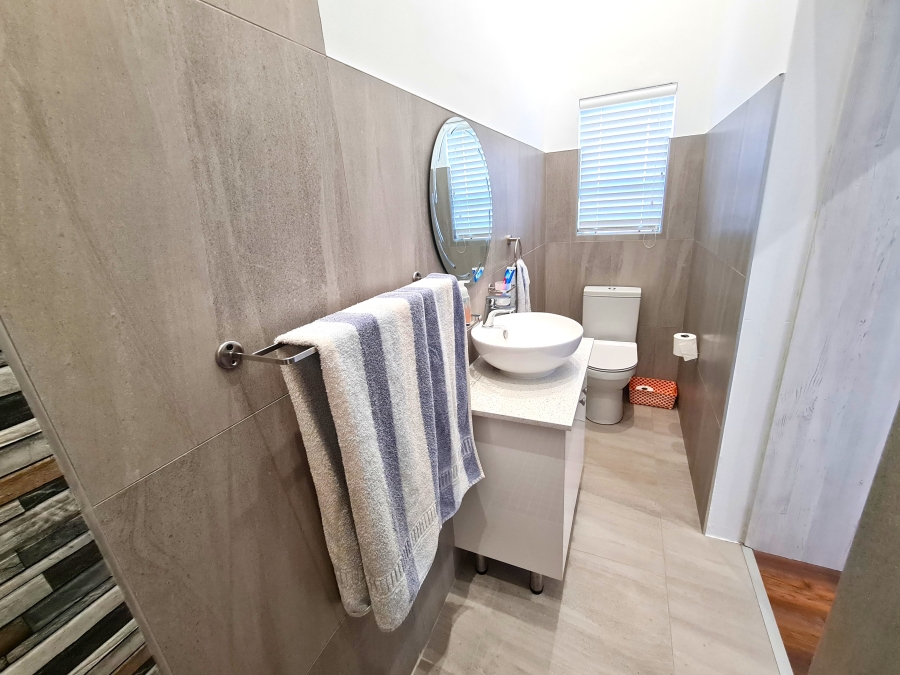 4 Bedroom Property for Sale in Noorsekloof Eastern Cape